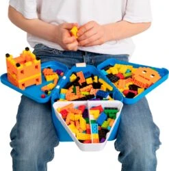 Trunki: TEEBEE Terrance Blauw - Kids Travel Toy Box, Bevat Een Leuk Activiteitenboekje, Kleurpotloden En Stickers, In Doos 15,5x18x18cm, 3+ -Voyago Winkel 1186x1200