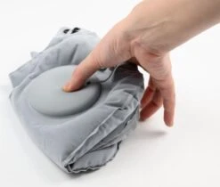 Merkloos Decopatent® Reiskussen - Nekkussen - Automatisch Instellen Op Hardheid - Opblaasbaar -Travel Pillow - Slaapkussen - Vrouwen & Man -Voyago Winkel 1200x1019 11