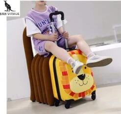 San Vitale® - Lichtgewicht Reis Koffer - Trolley - Handbagage - Leeuw - Geel -Voyago Winkel 1200x1132 3