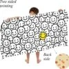 Ulticool - Handdoek - Smiley Blij Gezicht - Badhanddoek - Strandhanddoek Zwemhanddoek - Sneldrogend Badlaken - 140 X 70 Cm - Voor Reizen Fitness Gym Sport Spa Yoga – Lichtgewicht Microvezel Reishanddoek - Microfiber Reis Doek - Kinderen - Wit Geel -Voyago Winkel 1200x1144 17