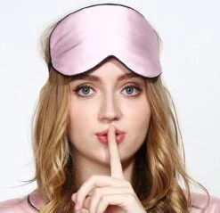 KELERINO. Zijden Slaapmasker - Verstelbaar - Mannen / Vrouwen - Nacht - Roze