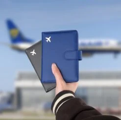 Casemania Paspoort Hoes - Paspoorthouder - Luxe Beschermhoes Voor Paspoort & Kaarthouder - Donker Blauw -Voyago Winkel 1200x1187 24