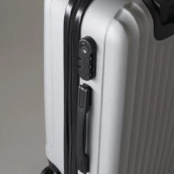 Handbagage Koffer 55cm Zilver 4 Wielen Trolley Met Pin Slot -Voyago Winkel 1200x1200 1166