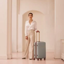 SUITSUIT - Fab Seventies - Limestone - Reiskoffer (66 Cm) -Voyago Winkel 1200x1200 1197