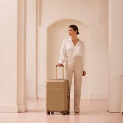 SUITSUIT - Fab Seventies - Cuban Sand - Reiskoffer (66 Cm) -Voyago Winkel 1200x1200 1424