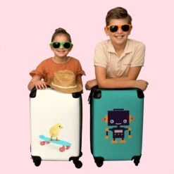 NoBoringSuitcases.com® Kinderkoffer - Trolley Op Wieltjes - Kuiken - Skateboard - Blauw - Kinderen - Dieren - Reiskoffer Kinderen - Past Binnen 55x40x20 Cm En 55x35x25 Cm - Fotokoffer 16 NoBoringSuitcases.com® Kinderkoffer - Trolley Op Wieltjes - Kuiken - Skateboard - Blauw - Kinderen - Dieren - Reiskoffer Kinderen - Past Binnen 55x40x20 Cm En 55x35x25 Cm - Fotokoffer -Voyago Winkel 1200x1200 1517