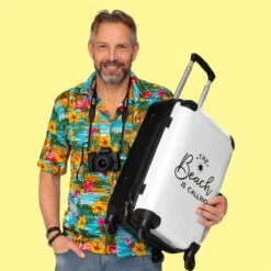 NoBoringSuitcases.com® Koffer Groot - Tekst - Strand - The Beach Is Calling - Zwart Wit - Vakantie - Trolley Koffer Met TSA-slot - Met Wielen - 90 Liter - Reiskoffer - 66 Cm -Voyago Winkel 1200x1200 1676