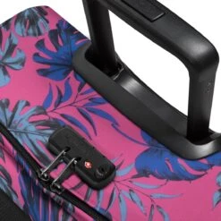 Eastpak TRANVERZ L Reiskoffer (79 X 40 X 33 Cm) - Brize Monstera Pink -Voyago Winkel 1200x1200 2102
