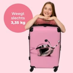 NoBoringSuitcases.com® Koffer Groot - Slak - Roze - Meisjes - Racen - Trolley Koffer Met TSA-slot - Met Wielen - 90 Liter - Reiskoffer - 66 Cm -Voyago Winkel 1200x1200 298