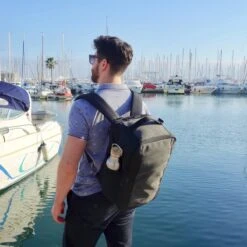 CabinMax Manhatten XL – Handbagage 20L – Rugzak Met USB Poort– Schooltas - 40x20x25 Cm – Compact Reistas – Lichtgewicht – Grijs/Zwart -Voyago Winkel 1200x1200 3047