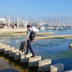 CabinMax Manhatten XL – Handbagage 20L – Rugzak Met USB Poort– Schooltas - 40x20x25 Cm – Compact Reistas – Lichtgewicht – Grijs/Zwart -Voyago Winkel 1200x1200 3048