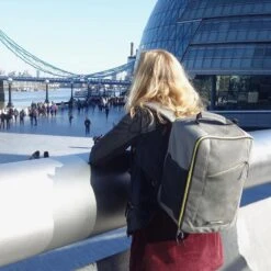 CabinMax Manhatten – Handbagage 20L – Rugzak – Schooltas - 40x20x25 Cm – Compact Reistas – Lichtgewicht – Grijs/Geel -Voyago Winkel 1200x1200 3074