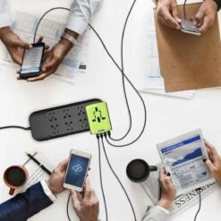 FEDEC Universele Wereldstekker Met 4 USB Poorten - Internationale Reisstekker Voor 150+ Landen - Engeland (UK) - Amerika (USA) - Australië - Azië - Zuid Amerika - Reis Adapter - Wereld Stekker - Oplader – Wit -Voyago Winkel 1200x1200 3197