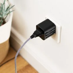 Kwmobile Reisstekker Universeel - Wereldstekker Geschikt Voor De Hele Wereld - Europa, Verenigde Staten, Afrika, Australië En Azië -Voyago Winkel 1200x1200 3237