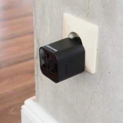 Kwmobile Reisstekker Universeel - Wereldstekker Geschikt Voor De Hele Wereld - Europa, Verenigde Staten, Afrika, Australië En Azië -Voyago Winkel 1200x1200 3238