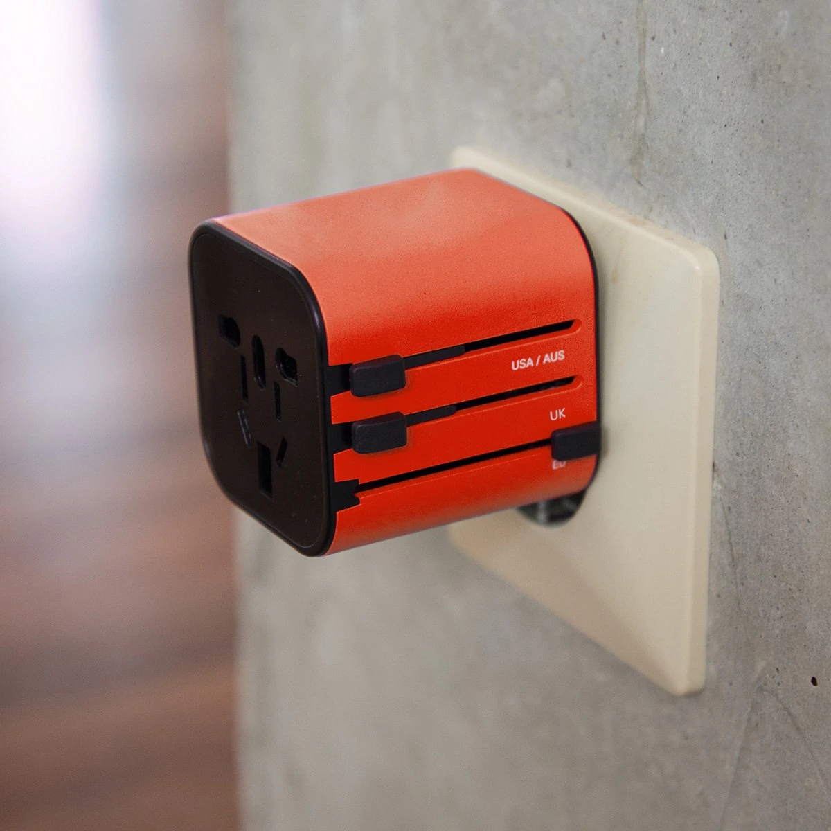 Kwmobile Wereldstekker Universeel - Reisstekker Geschikt Voor De Hele Wereld - Europa, Verenigde Staten, Afrika, Australië En Azië - Rood 6 Kwmobile Wereldstekker Universeel - Reisstekker Geschikt Voor De Hele Wereld - Europa, Verenigde Staten, Afrika, Australië En Azië - Rood - Afbeelding 4