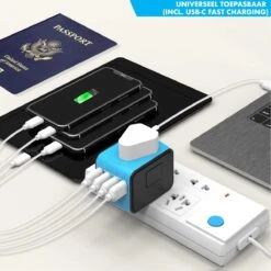 DynaBright Universele Wereldstekker Met USB-C En 3 USB Poorten - Internationale Reisstekker - 4 Delig - Reisadapter - Blauw - Reisstekker -Voyago Winkel 1200x1200 3268
