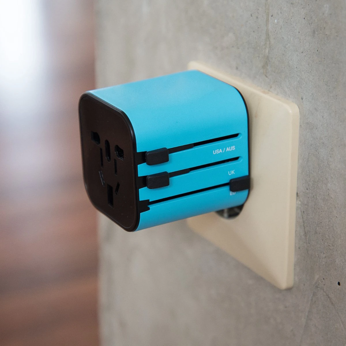 Kwmobile Wereldstekker Universeel - Reisstekker Geschikt Voor De Hele Wereld - Europa, Verenigde Staten, Afrika, Australië En Azië - Blauw 5 Kwmobile Wereldstekker Universeel - Reisstekker Geschikt Voor De Hele Wereld - Europa, Verenigde Staten, Afrika, Australië En Azië - Blauw - Afbeelding 3