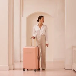 SUITSUIT - Fab Seventies - Coral Cloud - Reiskoffer (76 Cm) -Voyago Winkel 1200x1200 350