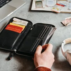 DONBOLSO Travel Organiser Orlando 2021 I Premium Lederen Paspoortkoffer I Paspoortkoffer Voor Paspoort, ID, Boarding Cards, Reisdocumenten I Paspoortkoffer I Vintage Zwart -Voyago Winkel 1200x1200 3566