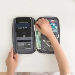 Somstyle Paspoort Houder Hoesje - Met Pasjes En Kaarthouder Organizer - Geschikt Voor Reis - Grijs Maat L -Voyago Winkel 1200x1200 3641