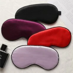 Zijden Verduisterende Slaapmasker Voor Volwassenen - Vrouwen En Mannen - Verstelbaar - Oogmasker - Nachtmasker - Reismasker - Slaap Masker - Oog Masker - Roze -Voyago Winkel 1200x1200 3792