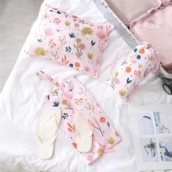 Qpacks - Flower Power Packing Cubes Set 6-delig - Waterdicht - Patroon - Roze Bloemen Print - Toilettas - Koffer Organiser - Backpack -Voyago Winkel 1200x1200 4045