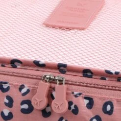 Packing Cubes Set 6 Stuks - Koffer Organizer - Travel Bag - Kleding Organizer Set - Backpack Kubussen - Opbergzakken - Backpack Cubes - Reizen - Roze Print -Voyago Winkel 1200x1200 4171