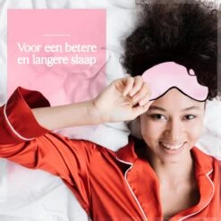SIMIA™ Premium Zijden Slaapmasker + Opbergzakje - 100% Verduisterend Oogmasker - Verstelbaar - Blinddoek - Zijdezacht - Anti-Rimpel - Cadeau Tip - Roze -Voyago Winkel 1200x1200 4336