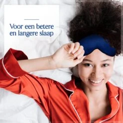 SIMIA™ Premium Zijden Slaapmasker - Luxe Verstelbare Oogmasker - 100% Verduisterend - Reismasker - Blinddoek - Powernap - Meditatie - Yoga - Slaap - Reis - Ontspanning - Zijdezacht - Anti Rimpel - Cadeau Tip - Marine Blauw 15 SIMIA™ Premium Zijden Slaapmasker - Luxe Verstelbare Oogmasker - 100% Verduisterend - Reismasker - Blinddoek - Powernap - Meditatie - Yoga - Slaap - Reis - Ontspanning - Zijdezacht - Anti Rimpel - Cadeau Tip - Marine Blauw -Voyago Winkel 1200x1200 4442