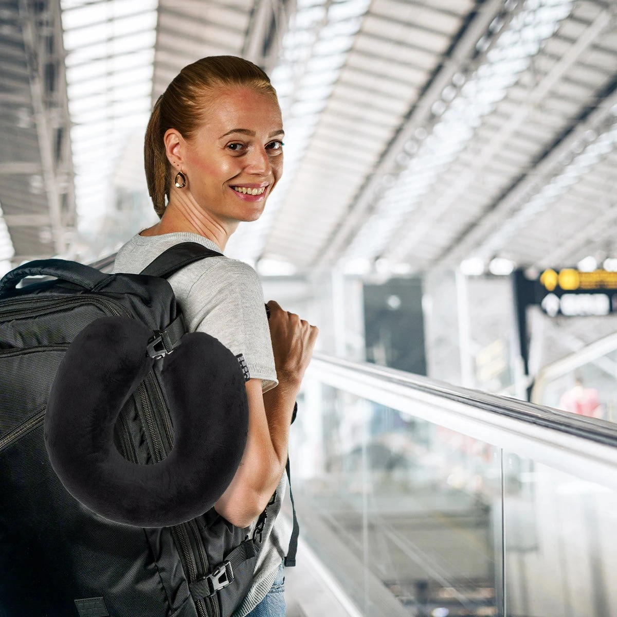 TRVLMORE Nekkussen - Reiskussen Voor Vliegtuig En Auto - U Vorm - Memory Foam - Zwart 5 TRVLMORE Nekkussen - Reiskussen Voor Vliegtuig En Auto - U Vorm - Memory Foam - Zwart - Afbeelding 3