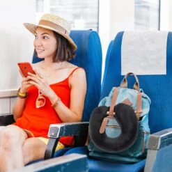 TRVLMORE Nekkussen - Reiskussen Voor Vliegtuig En Auto - U Vorm - Memory Foam - Zwart 21 TRVLMORE Nekkussen - Reiskussen Voor Vliegtuig En Auto - U Vorm - Memory Foam - Zwart -Voyago Winkel 1200x1200 4603