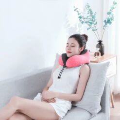 SVH Company Premium Nekkussen Met Gratis Slaapmasker En Oordoppen – Ergonomische Memory Foam Reiskussen Voor Op Reis – Auto Vliegtuig Reis Nek Kussen Travel Pillow – Roze -Voyago Winkel 1200x1200 4613