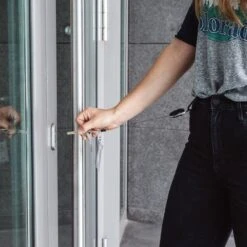 Kwmobile Sleutelhanger Met Uittrekbaar Koord - Set Van 2 Stuks - Uitschuifbare Broekclip Voor Sleutels En Pasje - Uittrekbare Pasjeshouder - Zwart -Voyago Winkel 1200x1200 4739