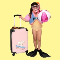 NoBoringSuitcases.com® Kinderkoffer - Trolley Kinderen - Varken - Roze - Skateboard - Kinderen - Meisje - Koffer Dieren - Past Binnen 55x40x20 Cm En 55x35x25 Cm - Reiskoffer Met Wielen -Voyago Winkel 1200x1200 51