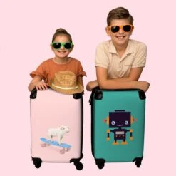 NoBoringSuitcases.com® Kinderkoffer - Trolley Kinderen - Varken - Roze - Skateboard - Kinderen - Meisje - Koffer Dieren - Past Binnen 55x40x20 Cm En 55x35x25 Cm - Reiskoffer Met Wielen -Voyago Winkel 1200x1200 52