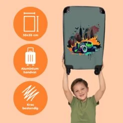 NoBoringSuitcases.com® Auto - Graffiti - New York - Groen - Koffer Kinderen - Kind - Reiskoffer Met Wielen - Koffer Jongens - Past Binnen 55x40x20 Cm En 55x35x25 Cm - Fotokoffer - Handbagagekoffer -Voyago Winkel 1200x1200 756