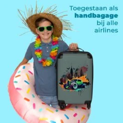 NoBoringSuitcases.com® Auto - Graffiti - New York - Groen - Koffer Kinderen - Kind - Reiskoffer Met Wielen - Koffer Jongens - Past Binnen 55x40x20 Cm En 55x35x25 Cm - Fotokoffer - Handbagagekoffer -Voyago Winkel 1200x1200 758