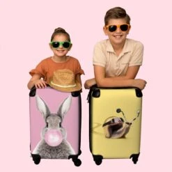 NoBoringSuitcases.com® Koffer - Slak - Helm - Racen - Kinderen - Past Binnen 55x40x20 Cm En 55x35x25 Cm - Handbagage - Trolley - Fotokoffer - Cabin Size - Print 18 NoBoringSuitcases.com® Koffer - Slak - Helm - Racen - Kinderen - Past Binnen 55x40x20 Cm En 55x35x25 Cm - Handbagage - Trolley - Fotokoffer - Cabin Size - Print -Voyago Winkel 1200x1200 899