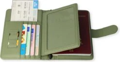 Casemania Paspoort Hoes - Paspoorthouder - Luxe Beschermhoes Voor Paspoort & Kaarthouder - Groen -Voyago Winkel 1200x625 3