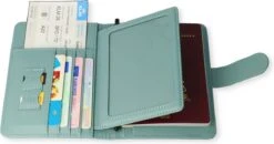 Casemania Paspoort Hoes - Paspoorthouder - Luxe Beschermhoes Voor Paspoort & Kaarthouder - Licht Blauw -Voyago Winkel 1200x633 6
