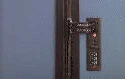 AttitudeZ Azur Reiskoffer Medium Blauw 67cm - TSA-slot -Voyago Winkel 1200x763 1