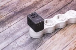 Verbatim UTA-04 Universal Travel Adapter With -Voyago Winkel 1200x799 24