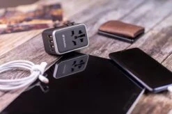 Verbatim UTA-04 Universal Travel Adapter With -Voyago Winkel 1200x799 26