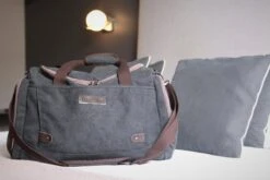 Yakfield - Reistas - Weekendtas - Kado - Dames En Heren - Canvas - Vintage Zwart Antraciet Grijs - Compact Middelgroot Model - 35 Liter Duffelbag - 5 Opbergvakken - 52x30x20 Cm -Voyago Winkel 1200x800 122