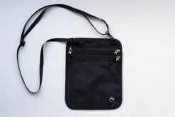 Groene Berg Nektasje - Reistas - Paspoorthouder Met RFID Blokkering - Reisportemonnee - Zwart -Voyago Winkel 1200x800 131