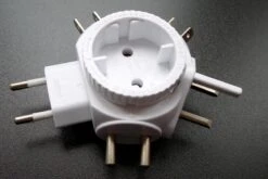 Benson Universele Wereldstekker