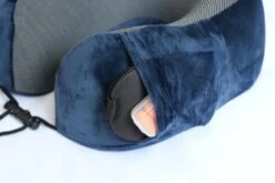 Memory Foam Nekkussen Inclusief Slaapmasker & Oordopjes - Reiskussen - Vliegtuig Kussen - Travel Pillow : Blauw 14 Memory Foam Nekkussen Inclusief Slaapmasker & Oordopjes - Reiskussen - Vliegtuig Kussen - Travel Pillow : Blauw -Voyago Winkel 1200x800 173