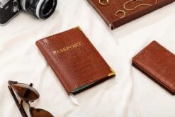 Saetti Paspoort Hoesje - Luxe Reisetui Paspoorthouder - Bruin - Echt Leer -Voyago Winkel 1200x800 226