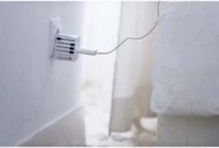 Skross Reisstekker World Travel Adapter MUV USB -Voyago Winkel 1200x809 14